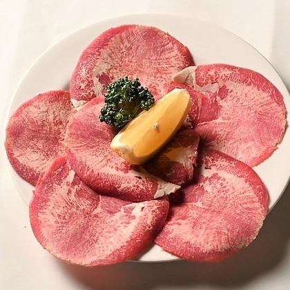 "Salted beef tongue" is a proud dish that is soft, yet has just the right amount of elasticity and a fun bite!