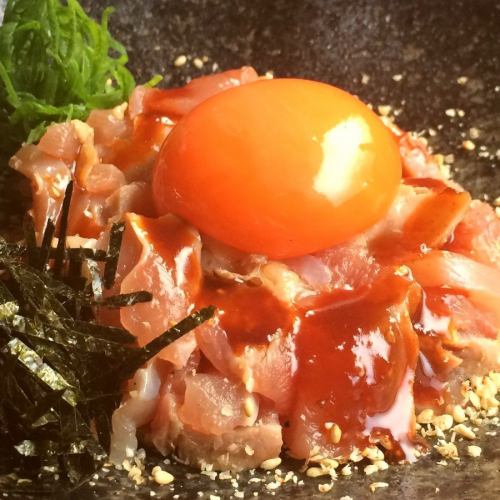 ◆ 引以为豪的当地鸡肉料理，如“京子鸡”和“小山鸡”