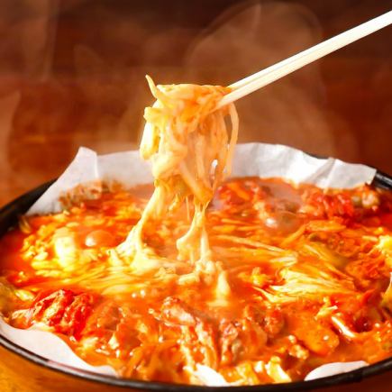 【조도 술집 ◆ 만끽】 치즈 철판과 오야마 닭구이가 만끽 “제철 연회 코스”《2시간 음료 무제한 3828엔》