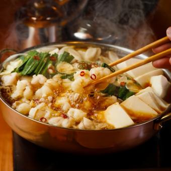 【鸟通坂场◆非常满意】高级当地鸡肉串和牛杂火锅「多彩火锅套餐」《2小时无限畅饮3,828日元》