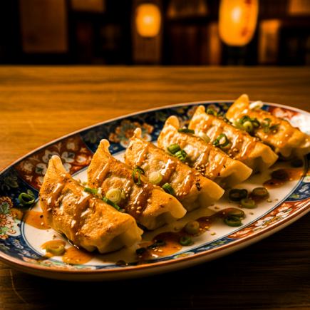 【香喷喷的烤鸡串和手工饺子盛宴】“手工饺子&烤鸡串套餐”(2小时畅饮/3300日元)