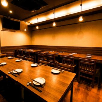 【최대 70분까지 OK◎넓은 공간에서 연회에 최적】따뜻한 나뭇결의 공간에서, 느긋하게 연회를♪2.5시간 음료 무제한 코스는 2480엔~과 고코스파◎회 사연회, 발사, 동창회, 각종 파티 등 폭넓은 장면에 대응 가능!