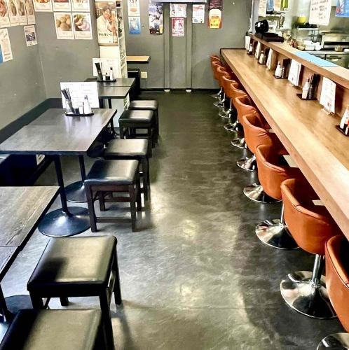 <p>【広々とした落ち着きのある店内◎】アットホームな雰囲気の店内で、美味しいお酒と手作りのお料理をお楽しみ頂けます！一品一品手作りしてお出ししており、こだわりのお料理の数々！料理とお酒を楽しみながらゆっくりお過ごしください♪</p>