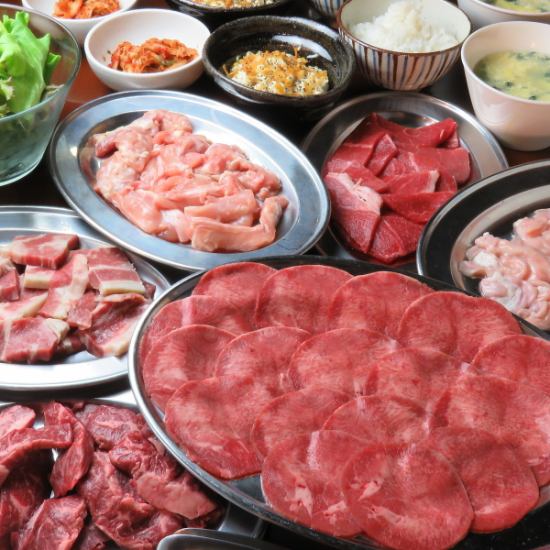 Yakiniku Satisfaction Banquet Course <13 dishes> 120 minutes all-you-can-drink included ◎ 3980 yen!