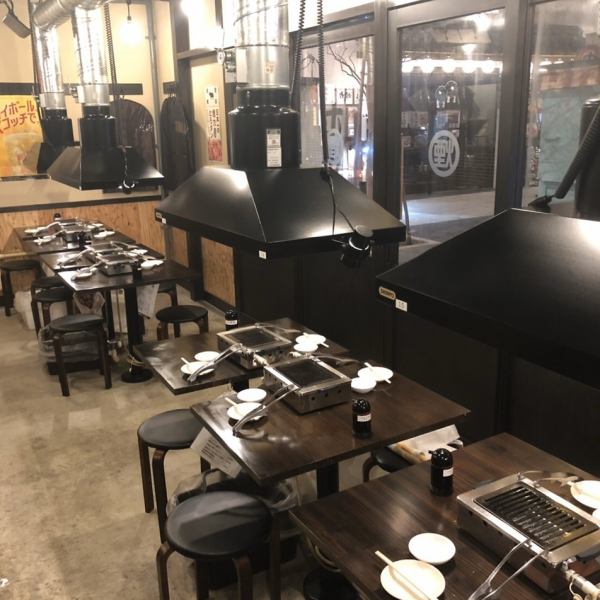 All seats are equipped with smoke exhaust equipment ◎ Even if you say "Popular Hormone Yakiniku", it has a calm atmosphere with wood grain! It is a clean space, so it is a space that women should definitely use ♪ Once you go, It's an addictive shop!