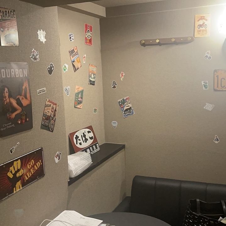 雰囲気で盛り上がる!ダーツ、カラオケも完備