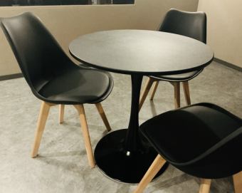 ダイニングバーの定番!!みんなで楽しく盛り上がる!そんなお客様にピッタリなお席です!!