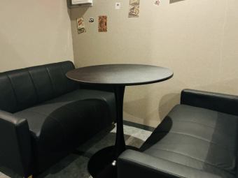 ゆったりソファー席 仲間や同僚や友達その他カップルでもTPOに合わせてご利用頂けます。