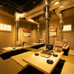 We offer a horigotatsu-style tatami room for up to 28 people.Recommended for various banquets and families! #Shinsaibashi #Namba #Namba #Yakiniku #Sushi #Meat Sushi #Steak #Wine #All-you-can-drink #Wagyu beef #A5 #Hot pot #Izakaya #Private room #Birthday #Anniversary # Date #Surprise #Banquet #Private #Luxury
