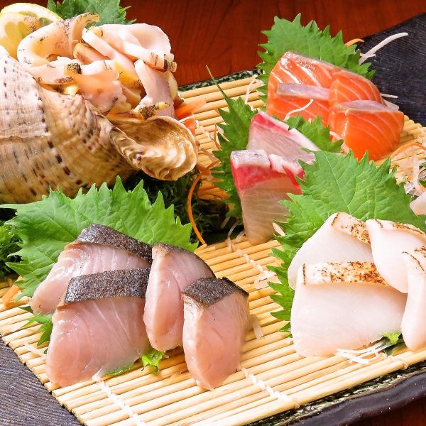 생선회 모듬 <생선 본래의 단맛과 숙성 된 맛을 맛볼 수있는 일품 생선회> 전국 각지의 엄선 생선을 사용하고 있습니다!