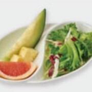 ★のお料理にはサラダとフルーツが付きます。