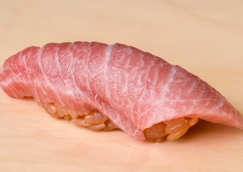 マグロをはじめ、ネタの旨さを引き出す『江戸前鮨』