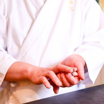 季節ごとの旬の素材をふんだんに使用したお料理をご提供致します