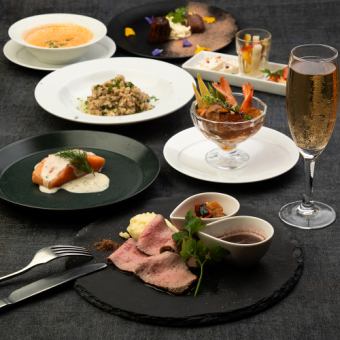 【豪华套餐】含吐司和甜点的八道菜套餐，国产烟熏烤牛肉特制套餐 6,000日元