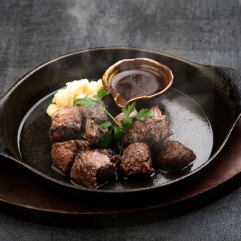 国産牛のサイコロステーキ　燻製ジャポネソース