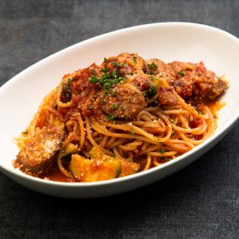 燻製ソーセージとズッキーニのポモドーロ