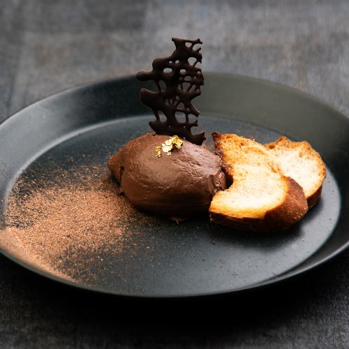 ショコラムース　燻製ラスクと共に