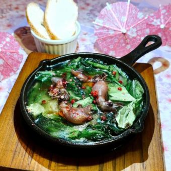 春野菜とホタルイカのアヒージョ