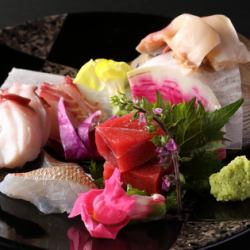 Assortment of 5 seasonal sashimi