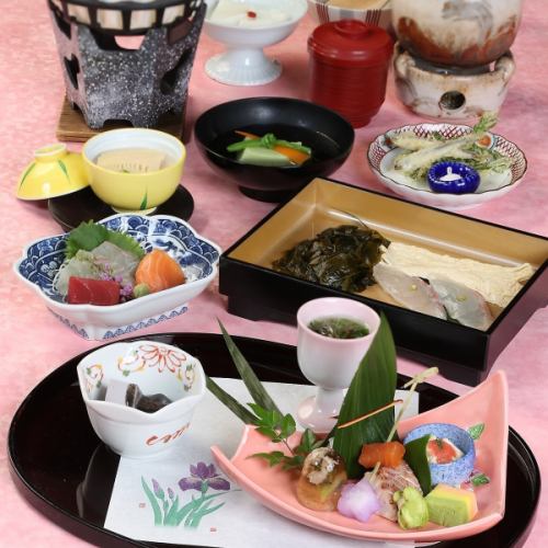 可選擇的迷你懷石套餐5,000日元（含稅）起!還有附茶碗蒸煮和湯菜的套餐。