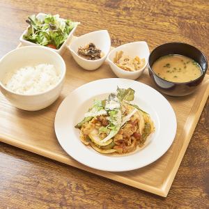 豚肉と野菜のナポリタン風定食