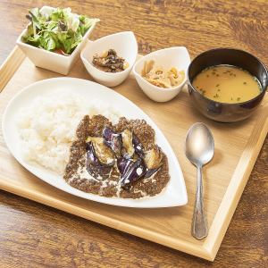 茄子とひき肉の特製カレーセット