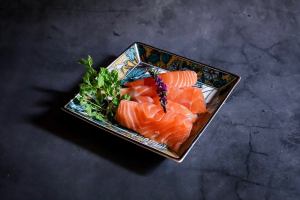 自家製スモークサーモン 燻製マヨネーズ添え