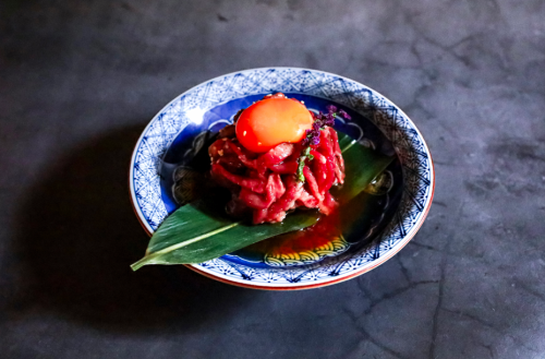 名物！炙りユッケ