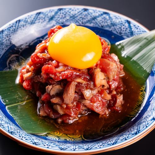 テーブルを彩る多彩な料理