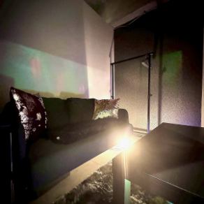 繁華街の喧騒から離れ、ゆったりとした時間をお過ごしいただけるVIP個室もご用意しております。こちらのお席の詳細・ご予約は、直接店舗までお問い合わせください。名古屋・栄エリアで深夜にくつろげる場所をお探しなら、ぜひ当店へ。