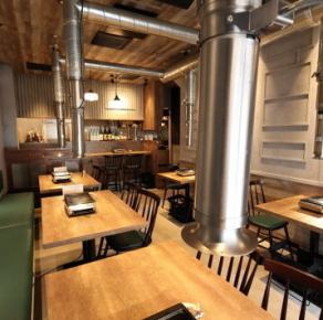 女子会やお仲間との焼肉飲みにも便利なテーブル席を完備。さらに、貸切りも可能なので多彩なシーンに最適です。