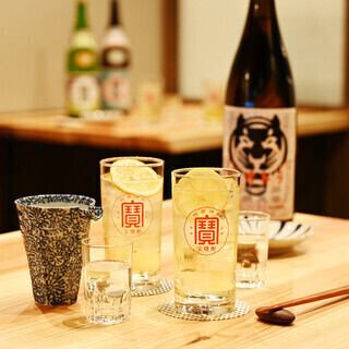 The Daitora Fish Course includes seasonal sashimi and clams. 4,000 yen / 120 minutes of all-you-can-drink included / 10 dishes