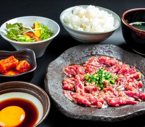 月見薄切りカルビランチ