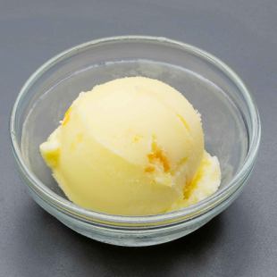 Yuzu sherbet/vanilla ice cream