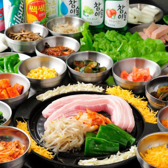 【韓国料理で満腹♪】100品以上!サムギョプサルやチーズタッカルビ＆韓国料理★食べ放題3500円★