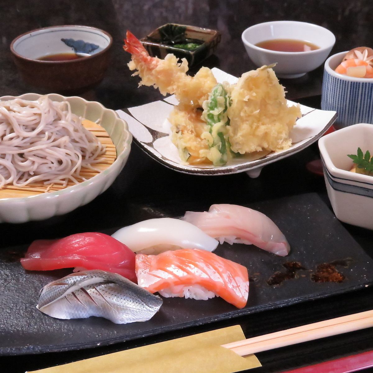 推荐使用鲜鱼制作的寿司！