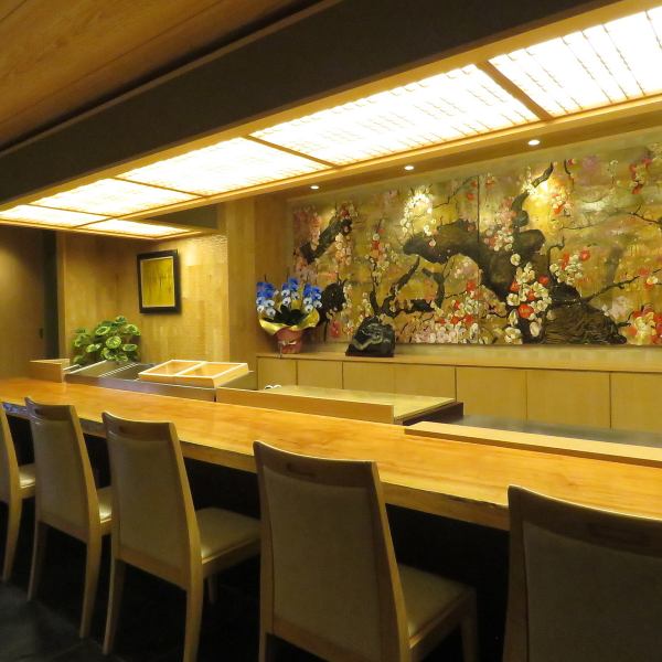 Counter seats are available, so you can feel free to use it alone.There are 6 table seats on the 2nd floor, separated by shoji screens, so you can enjoy a private space as a semi-private room.