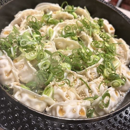 選べる鉄鍋餃子or小籠包付60種以上食べ放題＆120分飲み放題コース★サイコロステーキ付⇒3500円