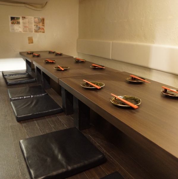 18名まで対応可能な座敷のお席。落ち着いた雰囲気でお食事やお酒を楽しめます。