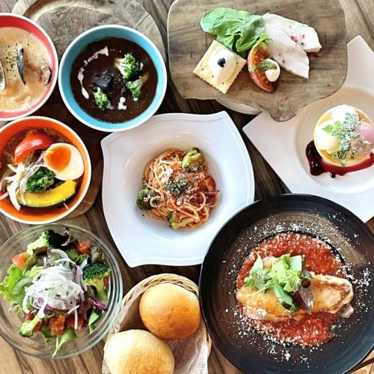 Lunch only! "Wagamama lunch course with a choice of soup, pasta, and 3 main dishes" with all-you-can-eat bread 2,000 yen