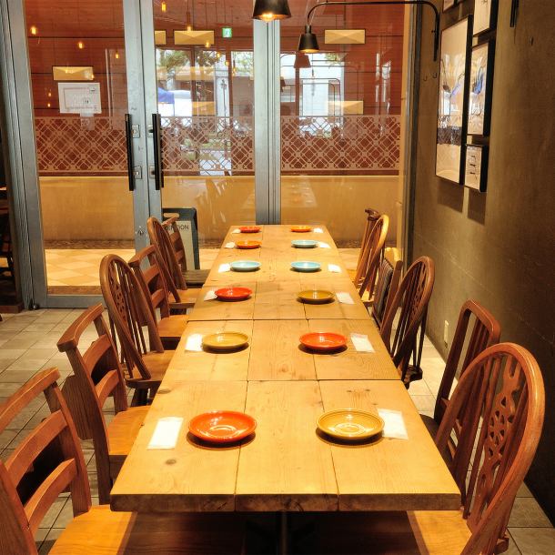 【会社宴会/結婚式2次会に★淀屋橋駅徒歩1分×最大140名×無料貸切特典付】淀屋橋での貸切パーティー、ご宴会は当店にお任せ下さい！2Fは最大55名様まで広々とお使い頂けます★1Fは最大80名様まで！淀屋橋での貸切パーティーや仲間内の飲み会はお任せ！プロジェクター・マイク・スピーカーが無料で使える♪