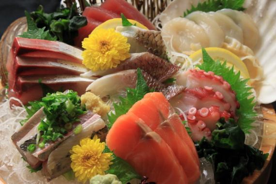 Assortment of 7 sashimi