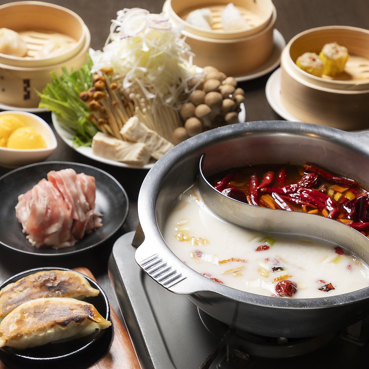 食材にこだわった絶品の火鍋を楽しむことができます♪