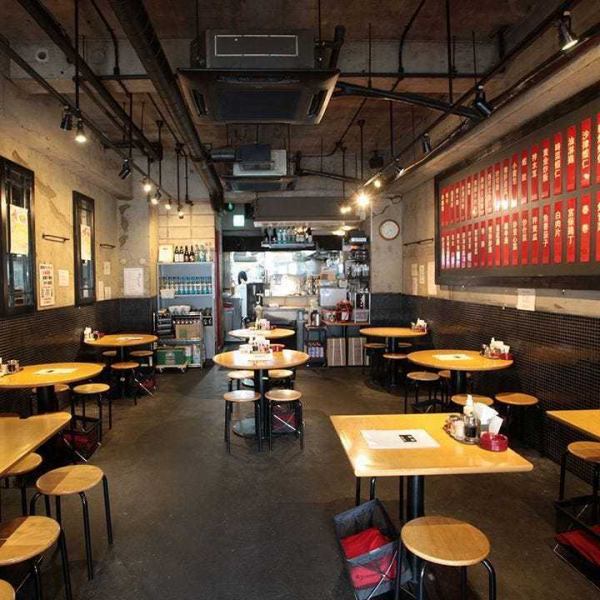 平日のご宴会をご検討中なら、当店の貸切プランはいかがでしょうか？最大50名様まで収容可能な広々とした空間で、周囲を気にせず美味しい火鍋をお楽しみいただけます♪大人数での打ち上げや会社行事など、一体感のあるパーティーを演出するには最高のロケーションです。自慢の本格中華を心ゆくまで堪能するひとときを◎