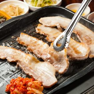 ★ All-you-can-eat menu ★ "Exquisite thick samgyeopsal" selected by the owner who is particular about meat