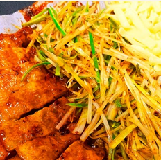【辣椒酱饭团】甜辣的酱汁和米饭绝配！