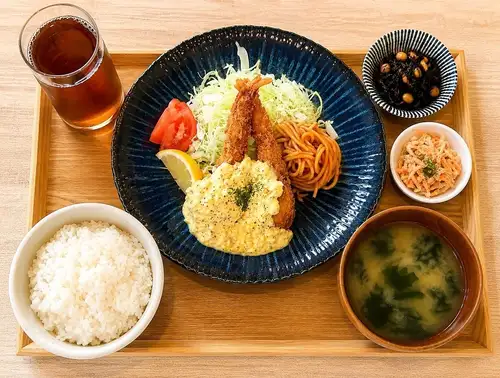 REVEUR名物 海老フライ南蛮ランチ