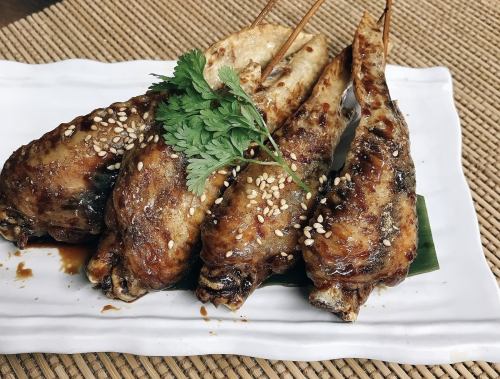 Deep-fried chicken wings with Japanese pepper