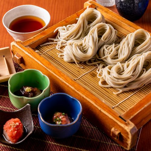 Hegi soba uses raw noodles from the prestigious store "Kowariya"