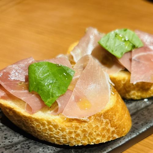 レーズンバターと生ハムのカナッペ